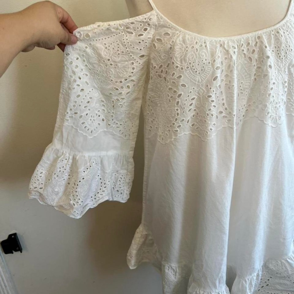 BCBGMAXAZRIA white eyelet cold shoulder niki dress beach boho size small - Picture 2 of 7